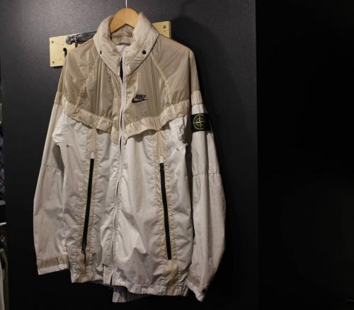 NIKEのSTONE ISLAND