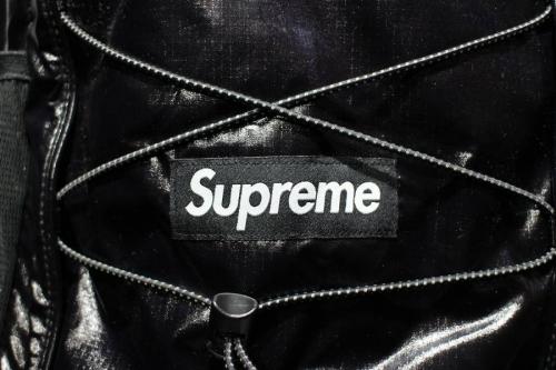 バックパックのSUPREME