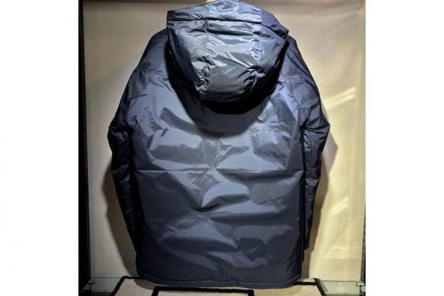 トップスのダウンジャケット