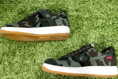 中古のスニーカー