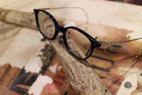 アクセサリーの伊達眼鏡