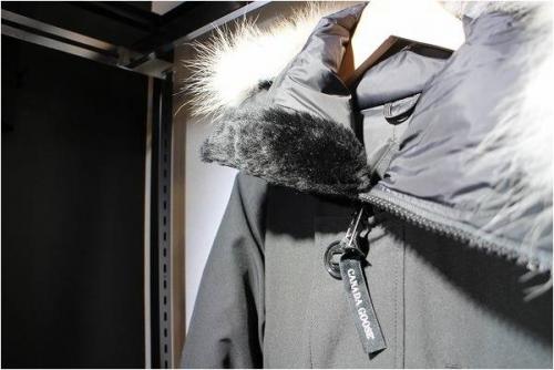 CANADA GOOSEのMONCLER