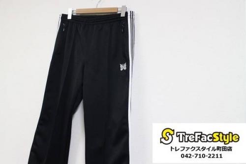 ボトムスのチノパン