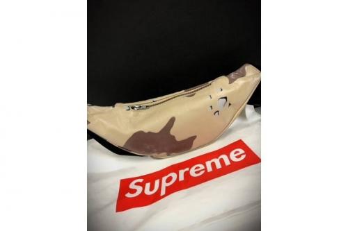 SUPREMEのボックスロゴ