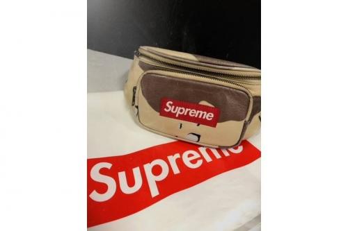 ボックスロゴのウエストバッグ