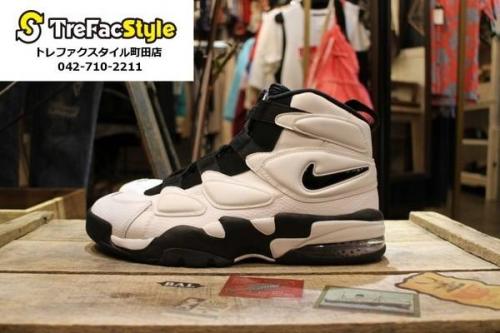 スニーカーのNIKE