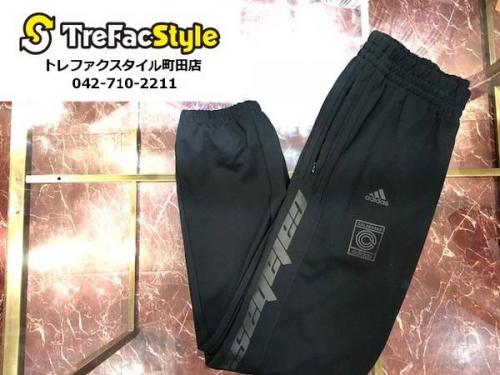スポーツブランドのYEEZY