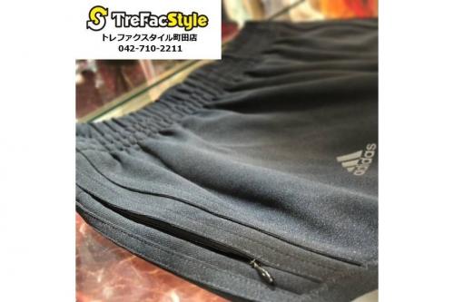 スニーカーのadidas