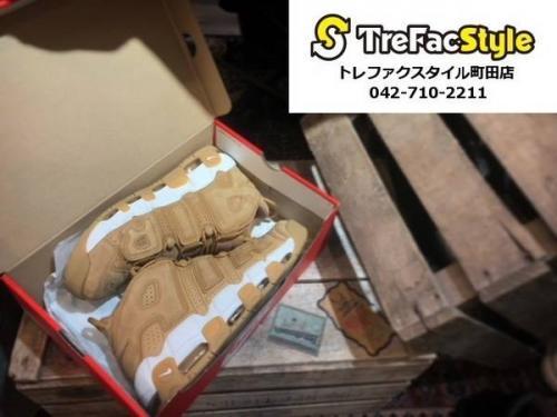 買取入荷のスニーカー