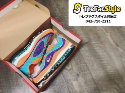 買取入荷のスニーカー