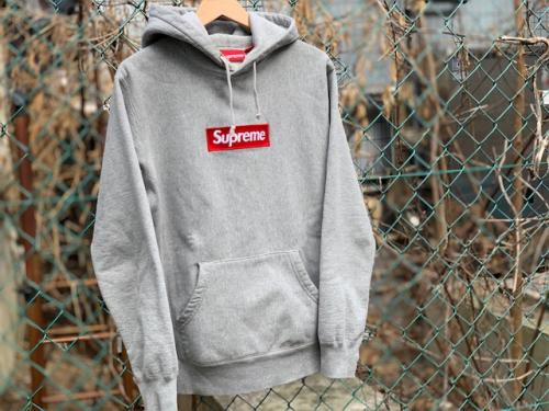 SUPREMEのボックスロゴ