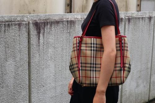 インポートブランドのBURBERRY