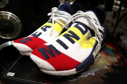 スニーカーのadidas