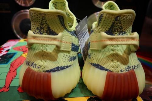 YEEZY BOOST  350V2のメンズ