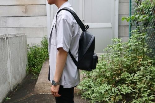 バレンシアガのエブリデイレザーバッグパック