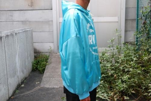 ヒューマンメイドのサテンフーディ