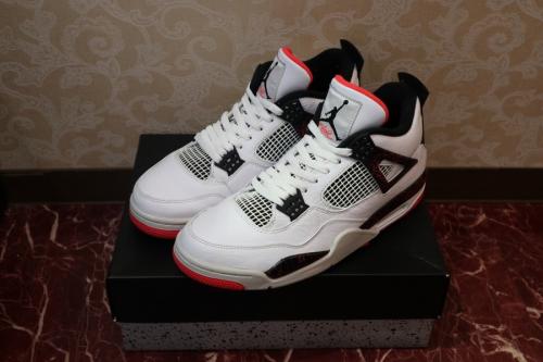 スニーカーのNIKE AIR JORDAN 4 RETRO