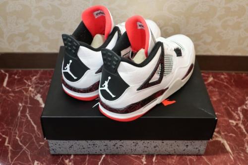 ナイキ エアジョーダン 4 レトロのスニーカー