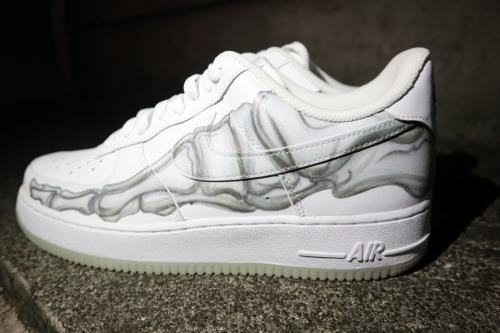 ナイキエアフォースワンのAIR FORCE 1 07 SKELETON