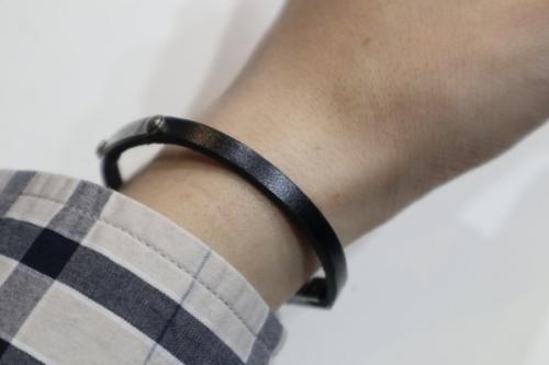 サンローランパリのﾛｺﾞﾌﾟﾚｰﾄ付ﾚｻﾞｰﾌﾞﾚｽﾚｯﾄ