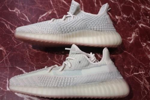 YEEZY BOOST  350V2のメンズ