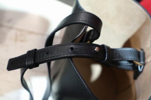 ジルサンダンネイビーのレザーショルダーバッグ