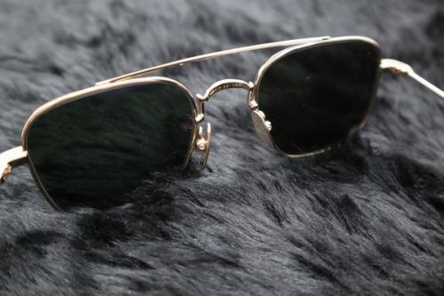 ホワイトゴールドカラーサングラスのグレートータスサングラス