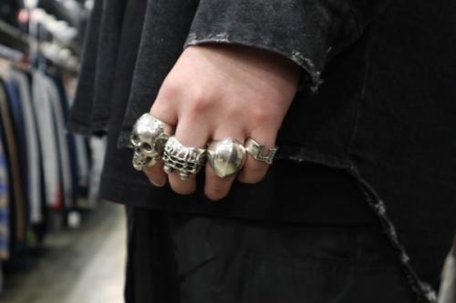 レアアイテムのUNDER COVER