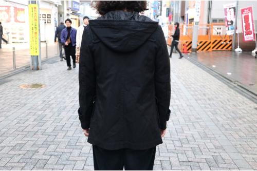 ブラックコムデギャルソンのジップアップコート