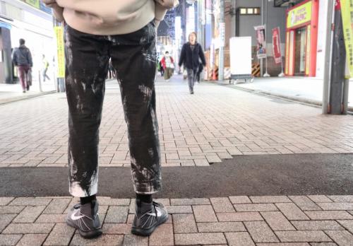 ティグラン アヴェティスヤンのペイントテーパードクロップドパンツ