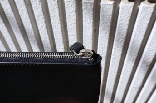 バレンシアガのクラッチバッグ