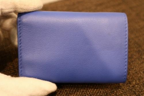 バレンシアガのコンパクト3つ折りウォレット