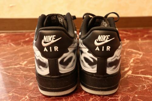 ナイキのAIR FORCE 1 07 SKELETON