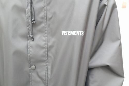 レインコートのストリート