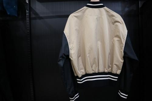 ネオンサインのSUNNY SIDE STADIUM JUMPER