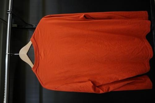 ワイスリーのSTACKED LOGO LS TEE FJ0408