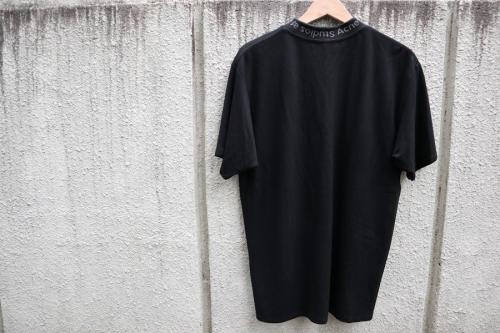 アクネストゥディオズのTシャツ