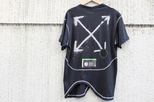 ナイキ×オフホワイトのTシャツ