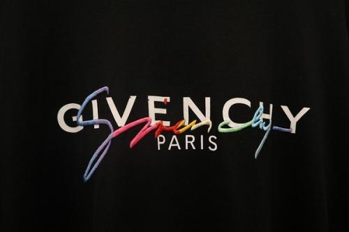 ジバンシーのシグネチャーロゴTシャツ