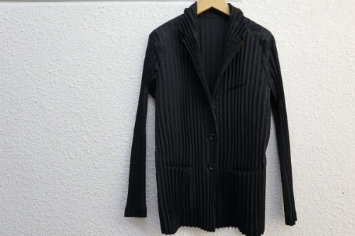 ISSEY MIYAKE イッセイミヤケ プリーツ シャツ ジャケット ISSEY MIYAKE/イッセイミヤケ】よりプリーツシャツジャケット