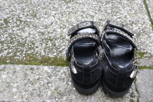 トーガプルラ×ストュディオスのサンダル