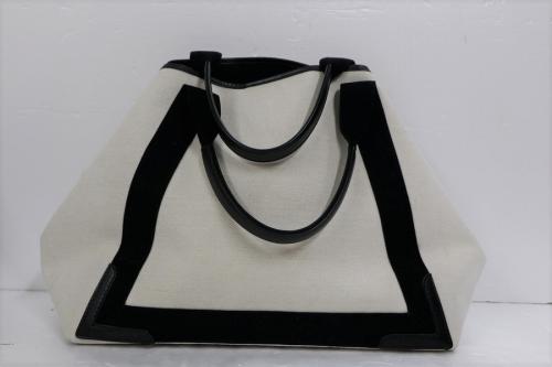 バレンシアガのNAVY CABAS M