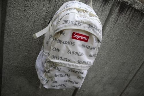 シュプリームの16AW