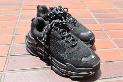 バレンシアガの512178