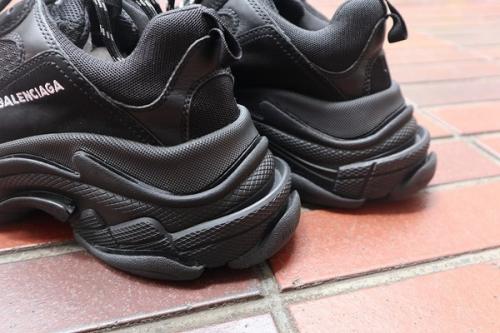 Triple S BLACK