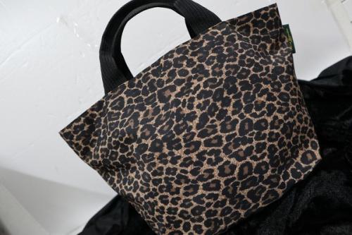 エルベシャプリエのレオパード柄舟形ハンドバッグ