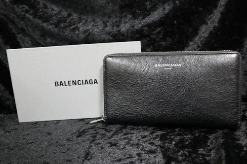 バレンシアガのラウンドファスナー長財布