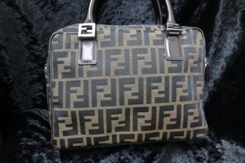 フェンディのラグジュアリー