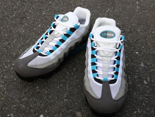 ナイキのAJ7292-002