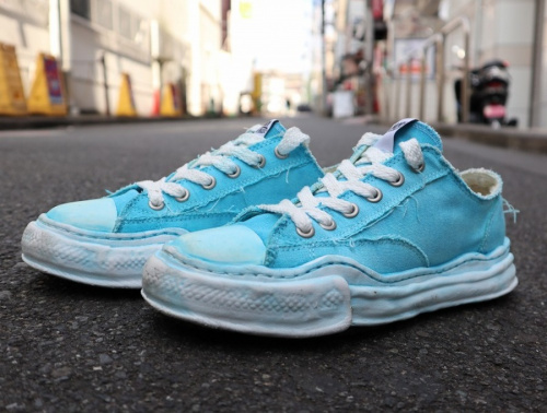 スニーカーのMAISON MIHARA YASUHIRO
